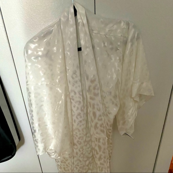White bridal Natori bathrobe with tags - Picture 6 of 7